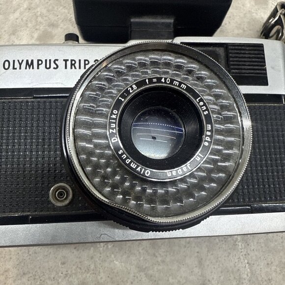 OLYMPUS TRIP 35 Compact 35mm Film Camera w flash, 40mm f/2.8 Lens Untested As Is - Picture 4 of 12